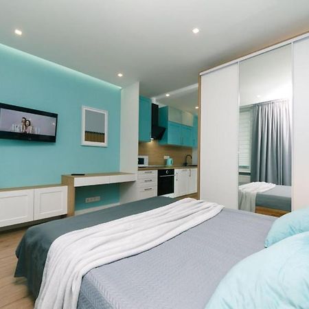 Happy apartment, warmth, comfort, turquoise Kiev Extérieur photo